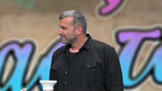 Ο Αντώνης Βλοντάκης εξηγεί γιατί δεν θεωρεί τον εαυτό του ηθοποιό