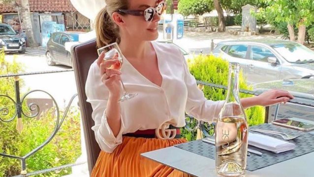 Πώς να φορέσετε την πλισέ φούστα : 7 τρόποι να συνδυάσετε το πιο hot trend