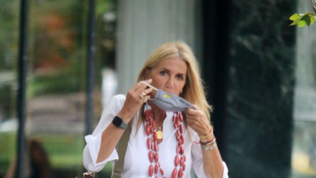 Η Μαρέβα Μητσοτάκη στις εξέδρες του US Open πανηγυρίζει τη νίκη της Μαρίας Σάκκαρη