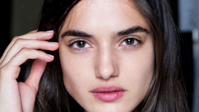 Γρήγορο μακιγιάζ: Βίντεο με εύκολα μακιγιάζ για τις ημέρες που δεν έχεις διάθεση (όπως μετά τις διακοπές)
