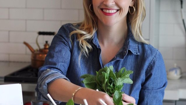 Reese Witherspoon: 5 φορές που μάς έδειξε την κουζίνα του σπιτιού της
