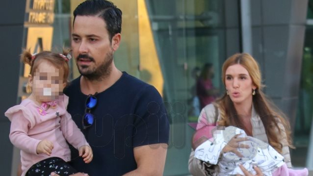 Πέτρος Κουσουλός &amp; Όλγα Ζαφειροπούλου: Οικογενειακή βόλτα με τα μωρά τους! Όλες οι φωτογραφίες