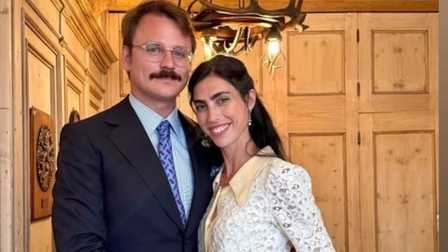 Νικόλας Νιάρχος &amp; Malù dalla Piccola | Παντρεύτηκαν στη Σπετσοπούλα - Η πρώτη φωτογραφία του γάμου