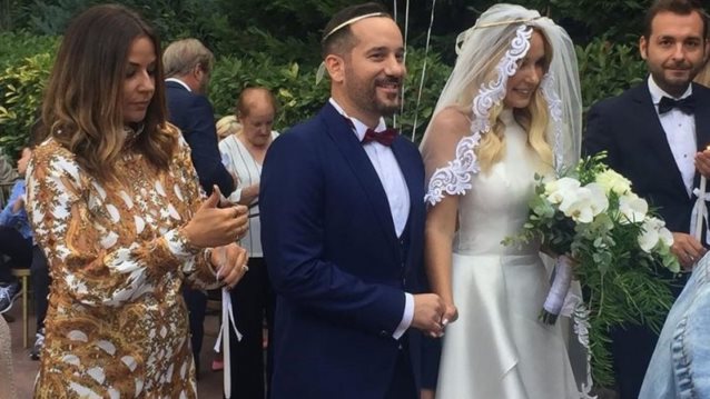 Μαίρη Αρώνη &amp; Σπύρος Σιγούρος: Η συνεργάτιδα της Φαίης Σκορδά και ο συνεργάτης της Ζήνας Κουτσελίνη παντρεύτηκαν | Δείτε φωτογραφίες
