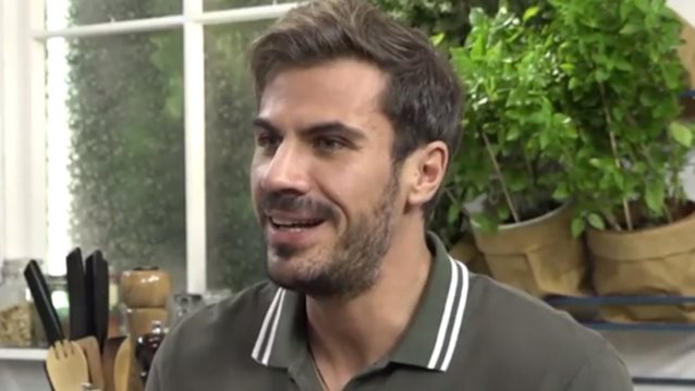 Ο Άκης Πετρετζίκης στις πρώτες δηλώσεις για τον γάμο και τον ερχομό του παιδιού του