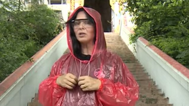 Asia Express | H τρομακτική εμπειρία της Ζενεβιέβ στο &quot;Σπήλαιο της ιερής νυχτερίδας&quot;