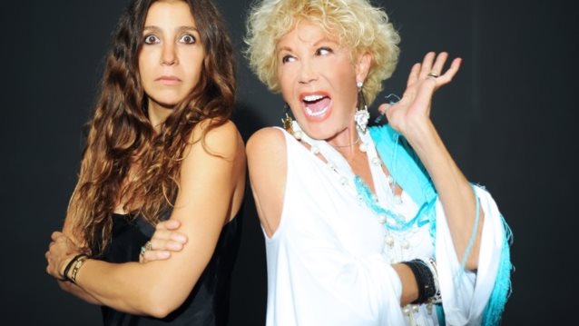 Μαρία Ελένη Λυκουρέζου: «Η μαμάκα μου είχε τον ωραιότερο θάνατο. Ας αφήσουν ήσυχη την ψυχούλα της»