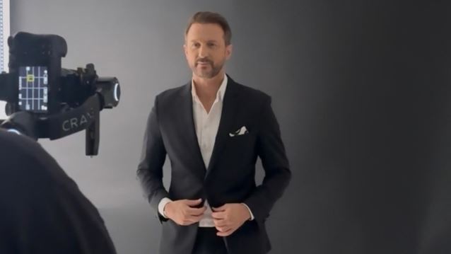 Κώστας Καραφώτης: Στα backstage της φωτογράφισης αφίσας για τις νυχτερινές του εμφανίσεις μαζί με την Ματθαία Σπιταδάκη