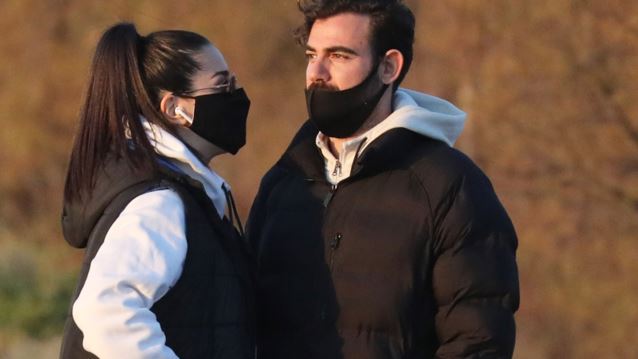 Ο Νίκος Πολυδερόπουλος με τη σύντροφό του μετά την αποκάλυψη της σχέσης του