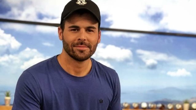 Δημήτρης Μπέλλος: Ποζάρει μόνο με το μαγιό του!