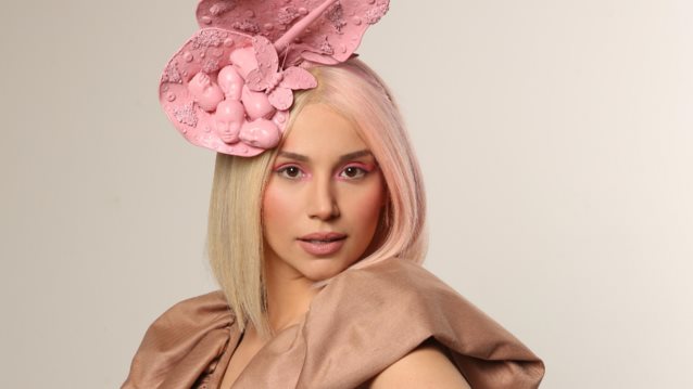 Κατερίνα Κουκουράκη : Ποια είναι η εκκεντρική παίκτρια του Your Face Sounds Familiar;