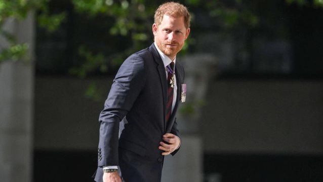 Η αυτοβιογραφία του πρίγκιπα Harry κυκλοφορεί σε νέα έκδοση και &quot;κρύβει&quot; μία ανατροπή