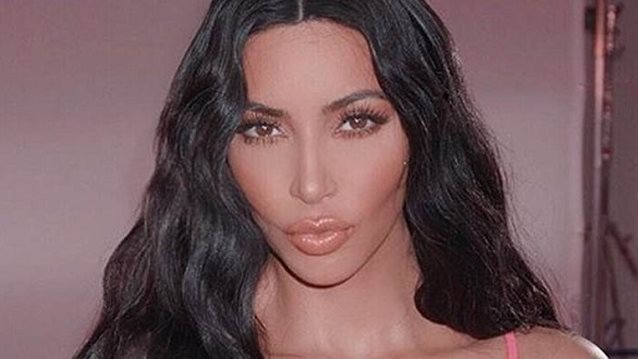 Kim Kardashian : Το πρώτο της κόκκινο κραγιόν είναι γεγονός