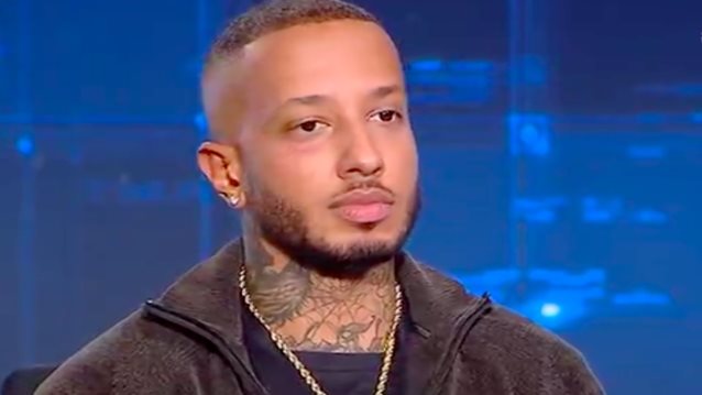 Light: &quot;Όταν σε live μου βλέπω παιδιά 10 χρονών να τα τραγουδάνε, νιώθω άβολα, ντρέπομαι&quot;