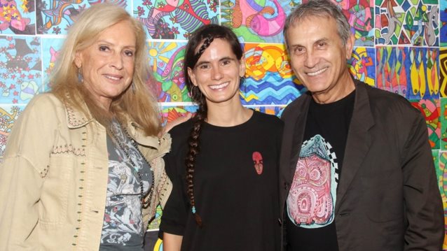 Γεωργιάννα Νταλάρα | Χαμογελαστή στα εγκαίνια της έκθεσής της - Στο πλευρό της οι περήφανοι γονείς της