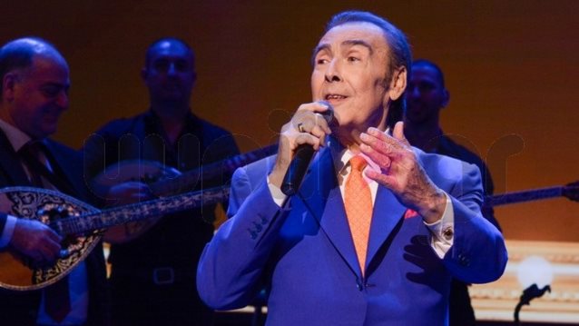 Τολης Βοσκοπουλος: Εκλεισε τα 80! Η τρυφερη αγκαλια της Γκερεκου και τη εντυπωσιακη τουρτα