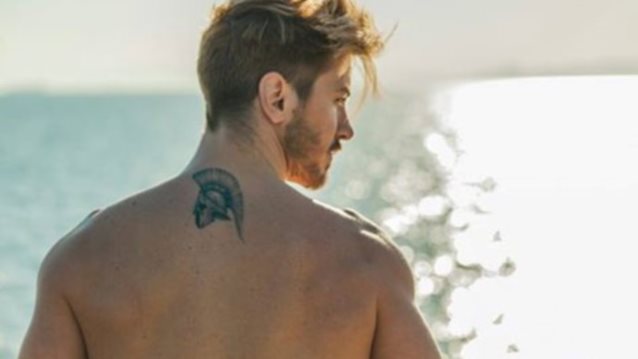 Νίκος Γκάνος: Δείτε το νέο του video clip με πρωταγωνιστές τον Γιώργο Καπουτζίδη, τη Μαριέλα Σαββίδου, τη Χριστίνα Μουστάκα, τον Δημήτρη Μηλιόγλου, τον OGE και τη Νεφέλη Γεωργαλά!