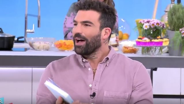 Γιορτή για τον Δημήτρη Αλεξάνδρου – Το δώρο όλο νόημα από την Κατερίνα Καινούργιου