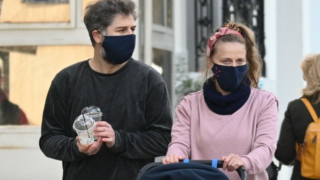 Αλέξανδρος Μπουρδούμης &amp; Λένα Δροσάκη σε χαλαρές στιγμές με τον γιο τους