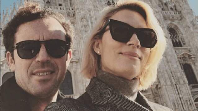 Βίκυ Καγιά 
: Το δημόσιο τρυφερό φιλί στον σύζυγό της 
