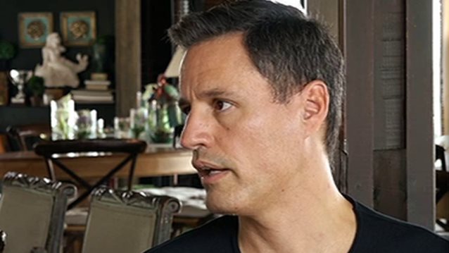 Γρηγόρης Πετράκος
: «Νιώθω αρχαίος Έλληνας. Η Θεοφανία είναι πλάσμα του ουρανού και με τραβάει προς τα επάνω»