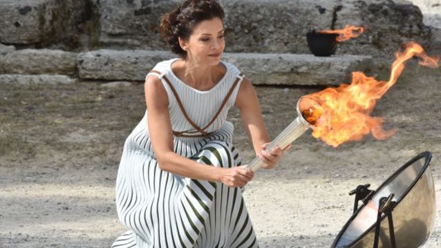 Κατερίνα Λέχου: Εντυπωσιακή εμφάνιση στην πρόβα για την αφής της Ολυμπιακής Φλόγας