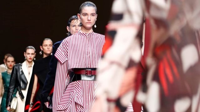 Alexander McQueen: Οι καλεσμένοι στο show του έλαβαν το πιο cosy και...πρακτικό δώρο!
