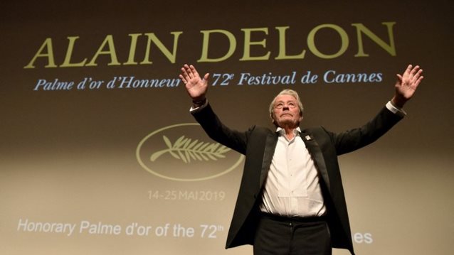 Cannes Report: Ο Χρυσός Φοίνικας του Alain Delon &amp; οι εντυπωσιακές εμφανίσεις στην Κρουαζέτ