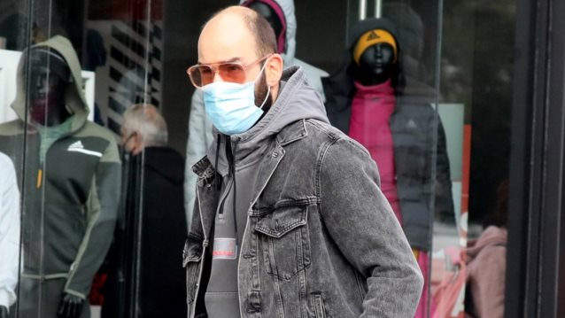 Ο Βασίλης Σπανούλης με τα παιδάκια του στη Γλυφάδα