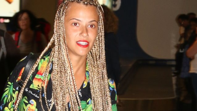 Λάουρα Νάργες: Επέστρεψε στην Ελλάδα με αναπάντεχο νέο look!