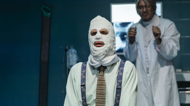 "Ο Άσχημος" στο Νέο Θέατρο Βασιλάκου