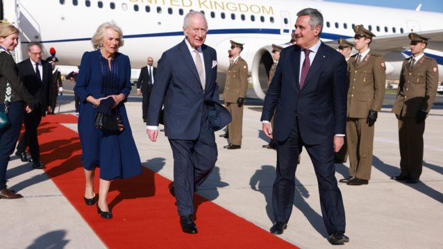 Στην Ιταλία ο βασιλιάς Κάρολος και η βασίλισσα Καμίλα