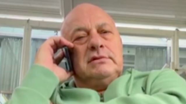 Αδιανόητη δήλωση του Αχιλλέα Μπέου στους Weekenders: &quot;Θα με κρίνει ο Τσαλίκης, η λουλού;&quot;