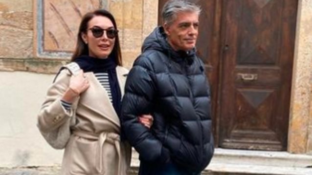 Η Τατιάνα Στεφανίδου και ο Νίκος Ευαγγελάτος ποζάρουν αγκαζέ στην Ξάνθη