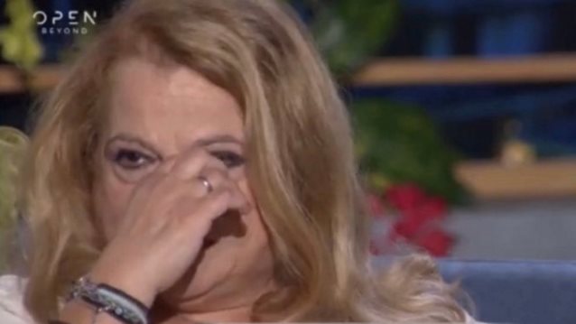 &quot;Έσπασε&quot; η Ελένη Καστάνη για την απώλεια του πατέρα της: &quot;Αυτοκτόνησε, πέθανε κάτω από ένα δέντρο&quot;