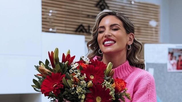 Αθηνά Οικονομάκου | Οι slingback γόβες της σε baby blue απόχρωση είναι τα πιο στιλάτα παπούτσια για τις ανοιξιάτικες εμφανίσεις σου