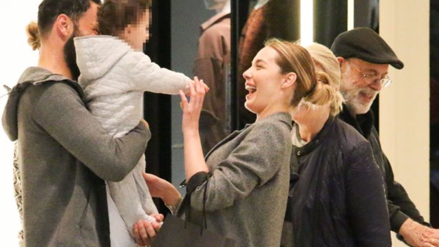 Αντωνία Καλλιμούκου &amp; Νίκος Παραδείσης: Είναι πια οικογένεια! Όλες οι φωτογραφίες