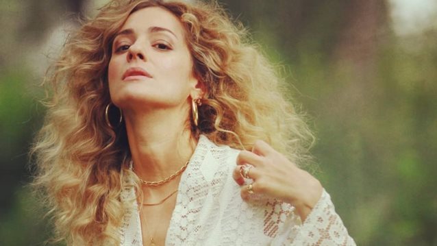 Νατάσσα Μποφίλιου: Ποζάρει με την αδερφή και τη μητέρα της! Δείτε πόσο μοιάζουν