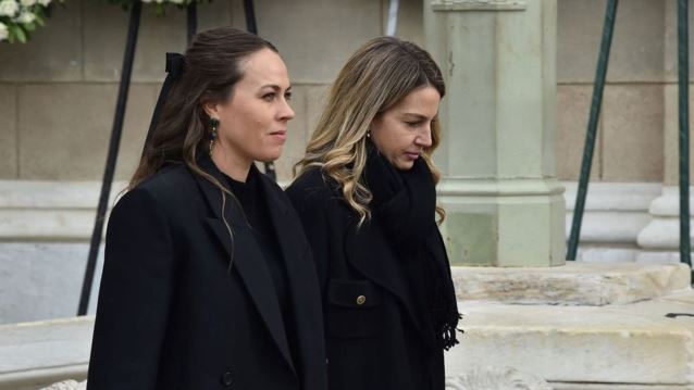 Χρυσή Βαρδινογιάννη – Nina Flohr | Συνόδευσαν την οικογένεια Ντε Γκρες στο "τελευταίο αντίο" στην Ειρήνη