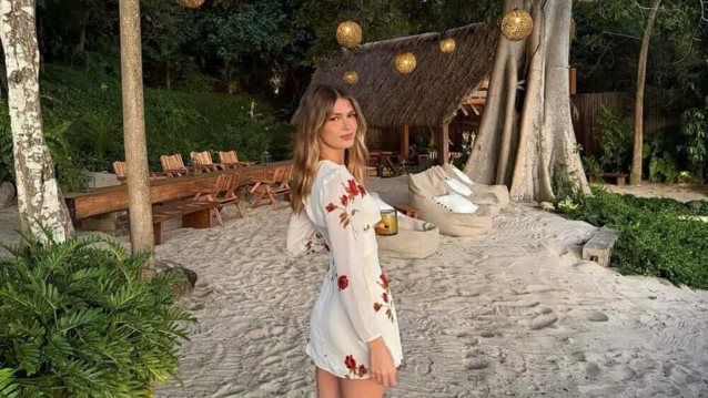 Η Αμαλία Κωστοπούλου με το θηλυκό μπικίνι στο πιο δυναμικό μοτίβο του καλοκαιριού