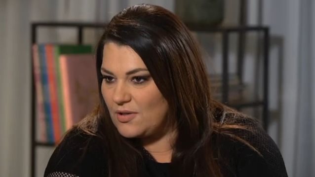 Κατερινα Ζαριφη: Ποζαρει με μαγιο διχως ιχνος μακιγιαζ
