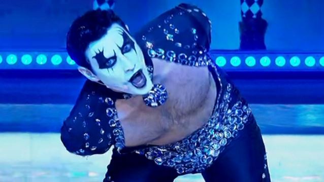 YFSF All Star | O Ίαν Στρατής &quot;τα έσπασε&quot; ως Robbie Williams