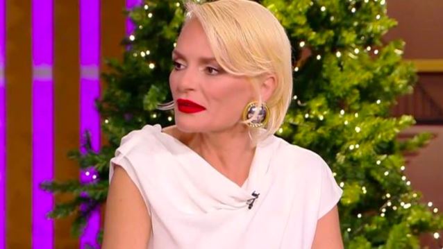 Έλενα Χριστοπούλου: "Έχουμε σκεφτεί αν πέσει κάποιος τραγουδιστής από μπαλκόνι, επειδή δεν αντέχει τόση λάσπη; "