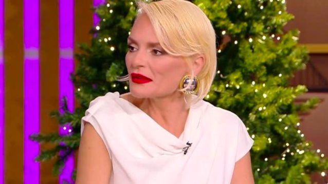 Έλενα Χριστοπούλου: "Έχουμε σκεφτεί αν πέσει κάποιος τραγουδιστής από μπαλκόνι, επειδή δεν αντέχει τόση λάσπη; "