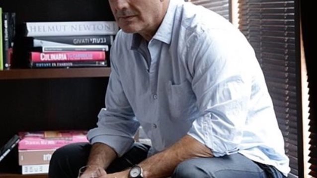 Chris Noth: O Mr. Big έγινε πατέρας για δεύτερη φορά και μας δείχνει τον γιο του
