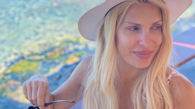 Ελένη Μενεγάκη: Και δεύτερη φωτογραφία με μαγιό μέσα σε λίγες ώρες!