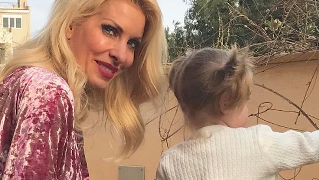 Ελένη Μενεγάκη: Φωτογραφίζεται πρώτη φορά με τη μικρή Μαρίνα!