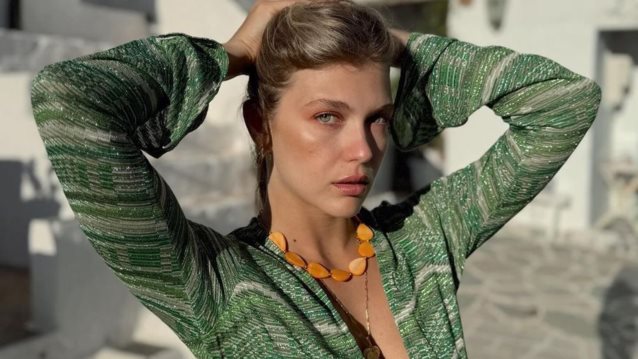 Στο κρεβάτι με την Κλέλια Ανδριολάτου | Το νέο video χωρίς φίλτρα