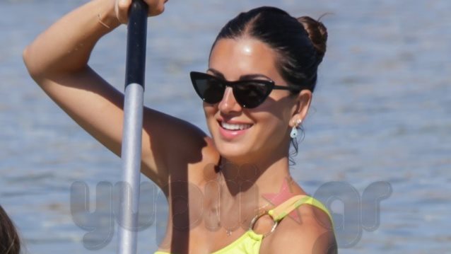 Σταματίνα Τσιμτσιλή: Παιχνίδια στη θάλασσα με τις κόρες της! Όλες οι φωτογραφίες