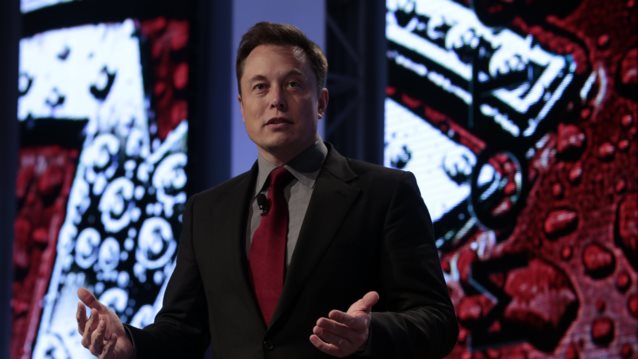 Ο Elon Musk στην πιο αμήχανη μεταμφίεση για τις γιορτές